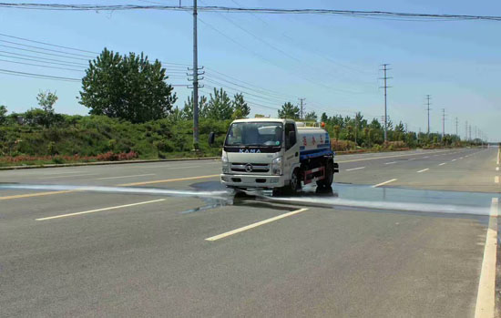 :凯马国五五方洒水车